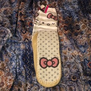 Hello kitty house slipper socks.🖤